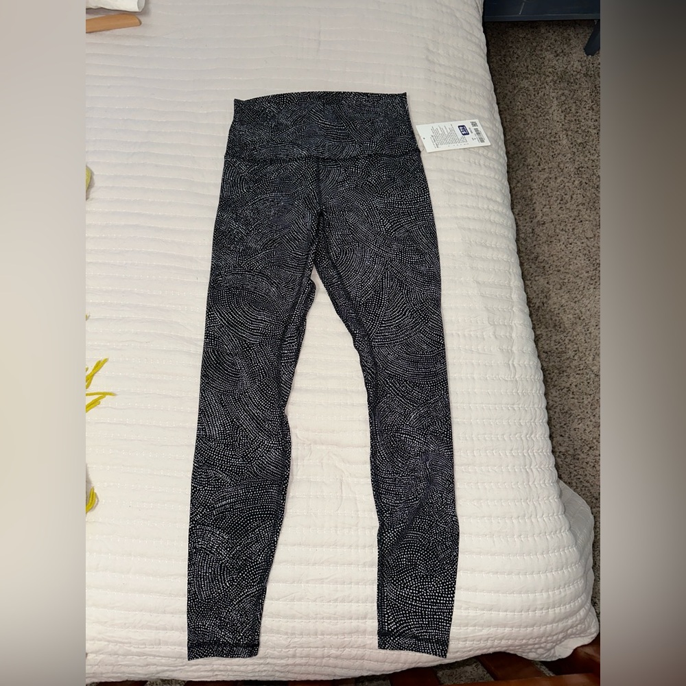 BRAND NEW Lululemon aligns 28”